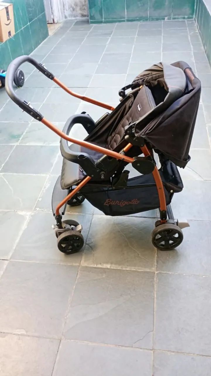 Carrinho com bebê conforto e base Burigotto Rio K - Foto 2