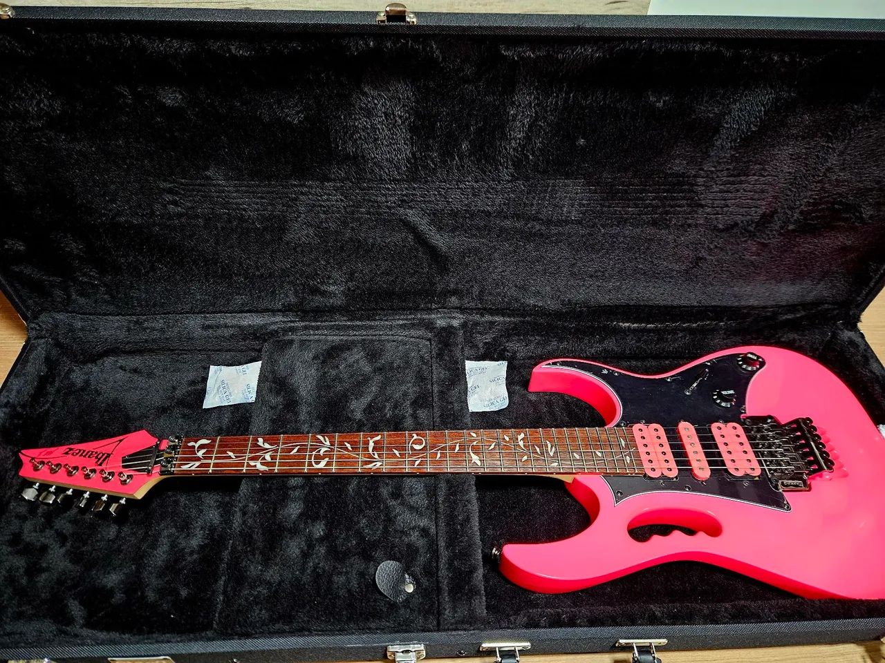 Guitarra Ibanez JEM JR SP Signature Steve Vai - Instrumentos