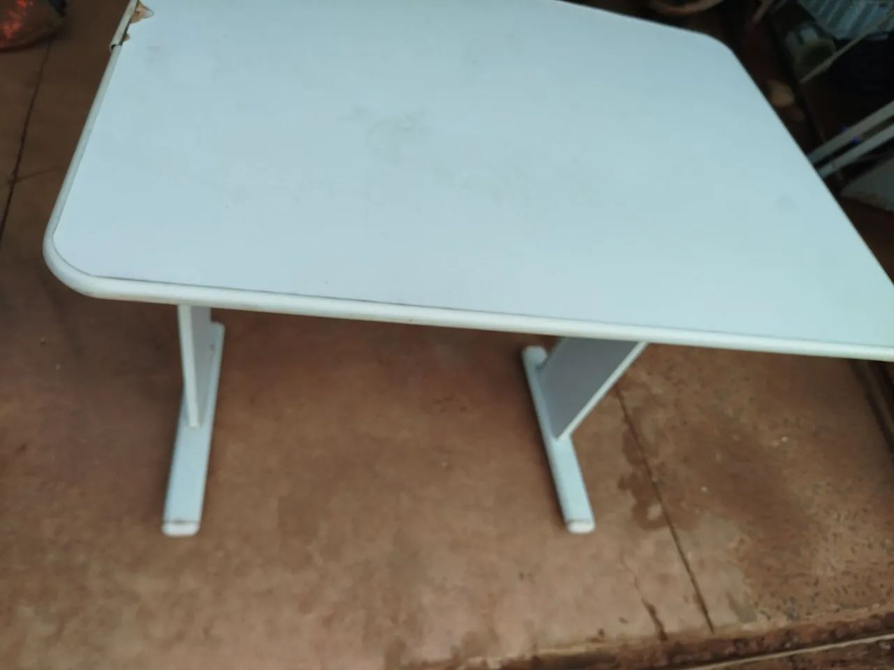 Mesa de estudos pequena 64317061836673120