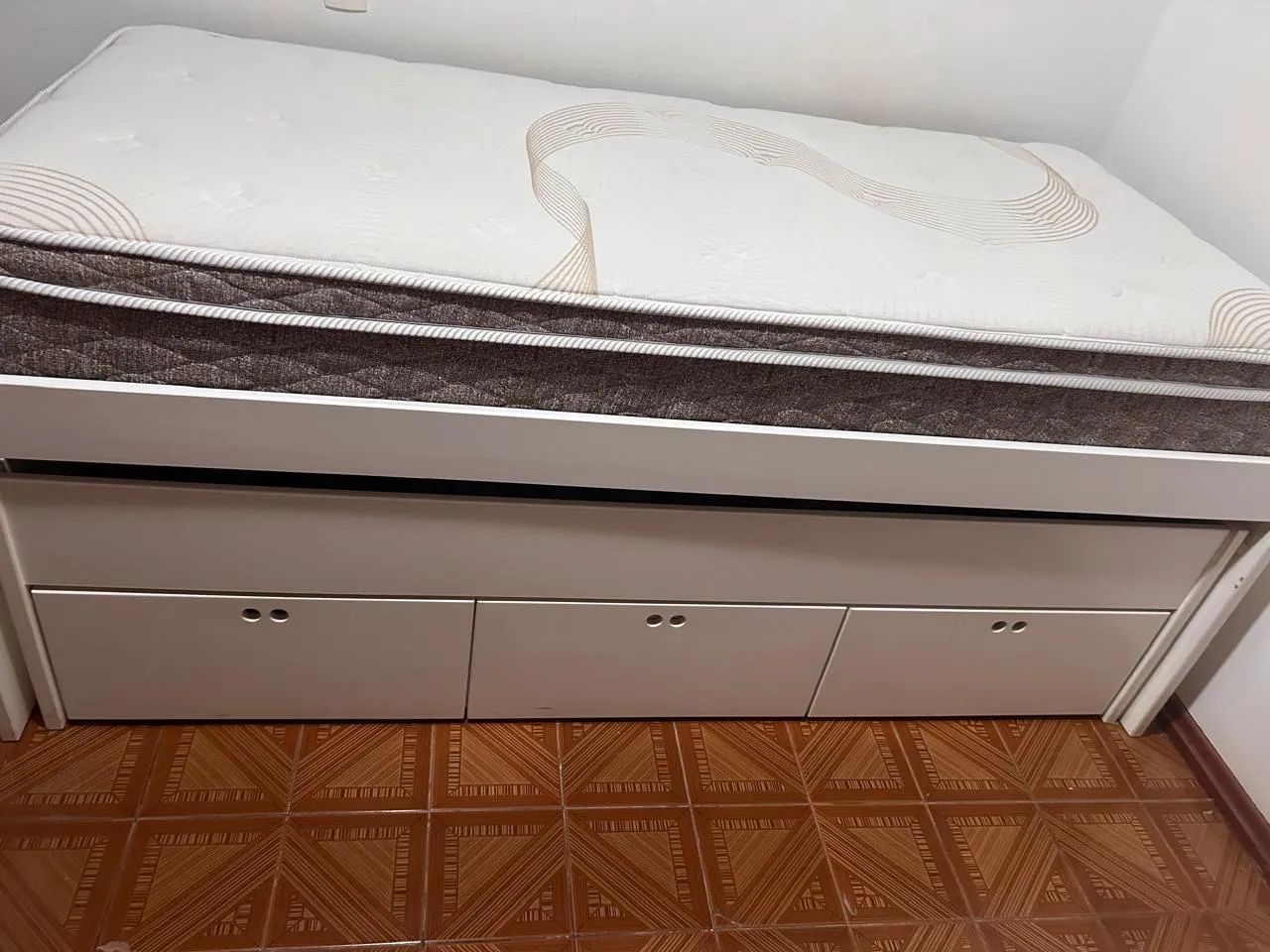 Cama dupla com gavetas em madeira branca  - Foto 5