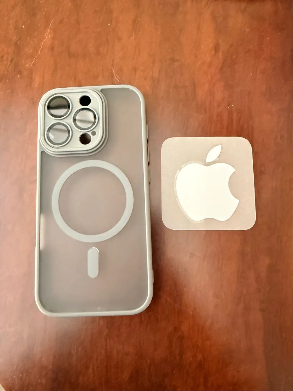 Capinha iPhone 16 Pro e adesivo apple - Foto 2