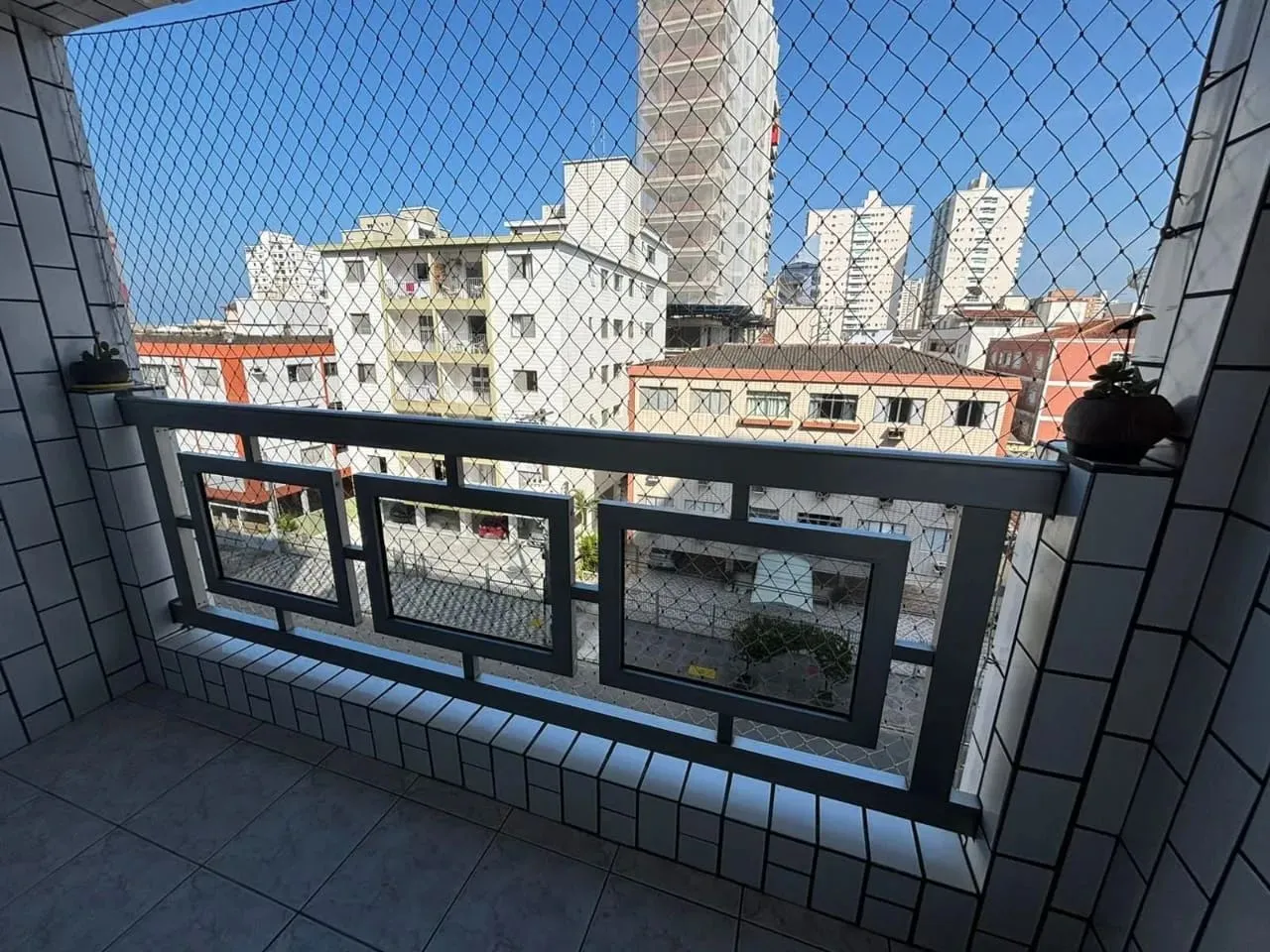 Apartamento à venda em Praia Grande-SP Canto do Forte 2 dormitórios, 1 suíte, 1 sala, 2 ba
