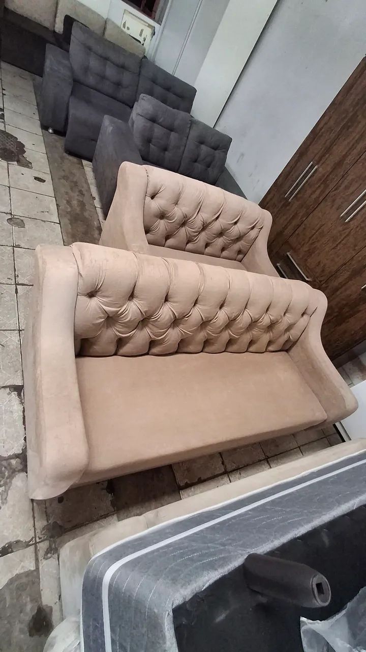 Sofá Chesterfield 2 e 3 Lugares Bege semi-novo