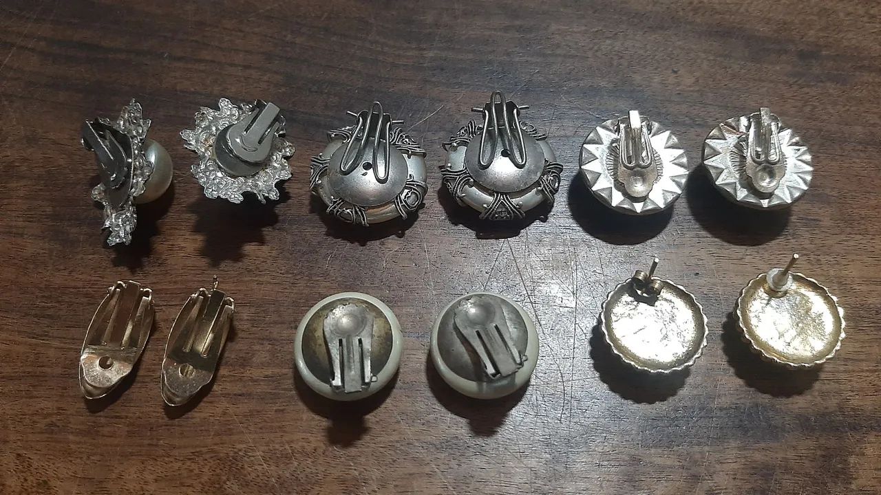 Conjunto Broches, Brincos e Aneis antigos  - Foto 5