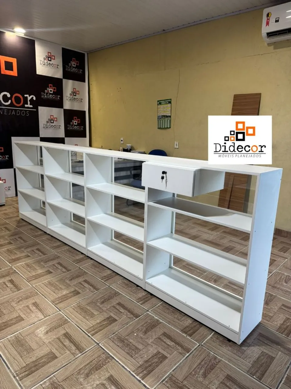 Balcão Expositor vitrine Branco para Lojas - Novo!