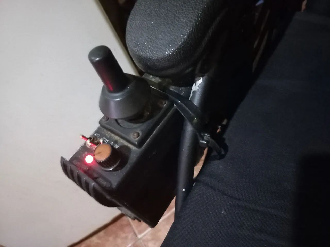 Cadeira motorizada freedom 10 X 300 sem juros  - Foto 6