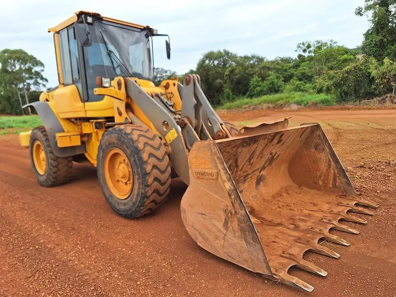 Pá Carregadeira Volvo