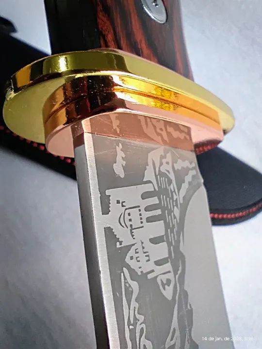 Faca de Acampamento com Bainha