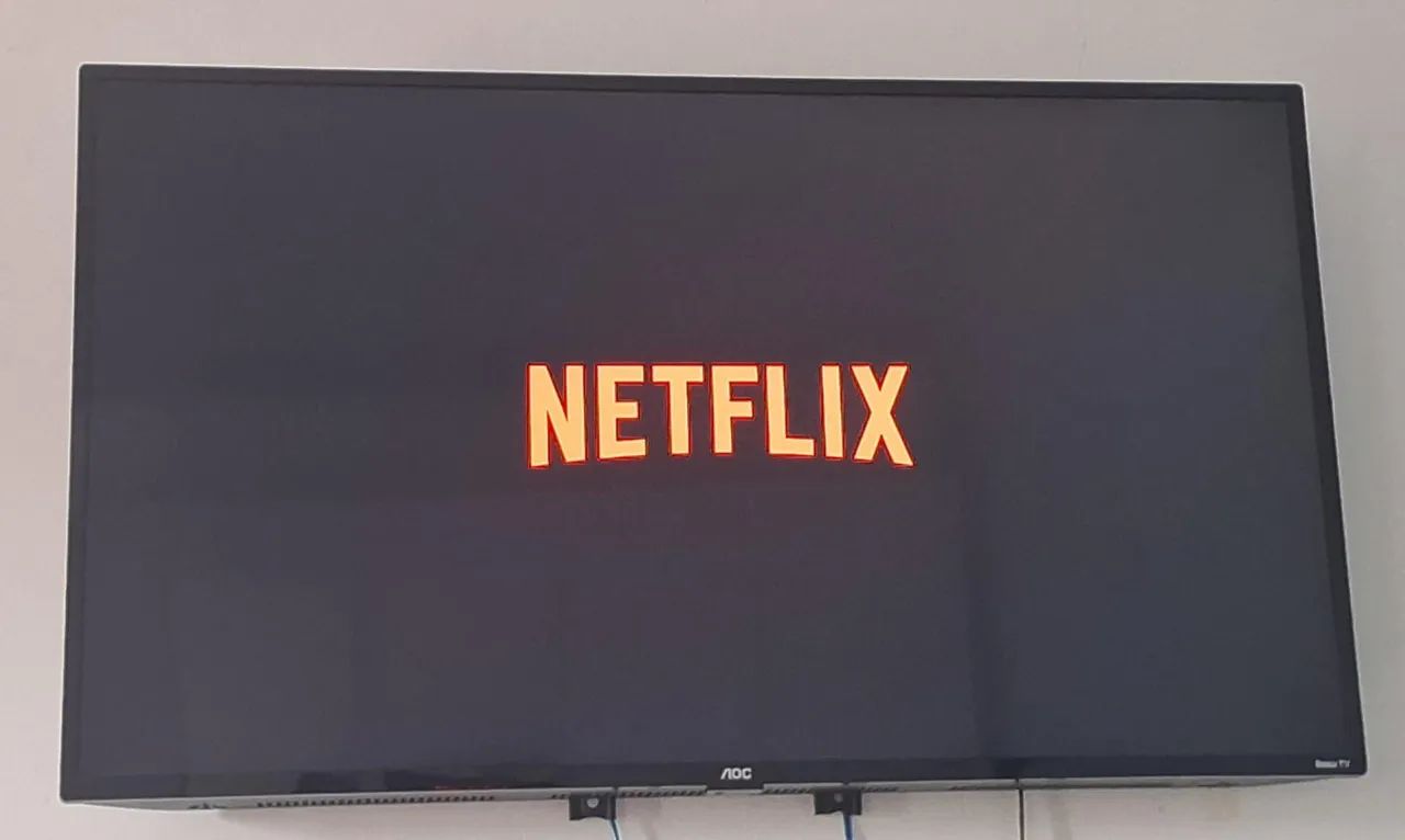 SMART AOC ROKU 43 POLEGADAS  - Foto 3