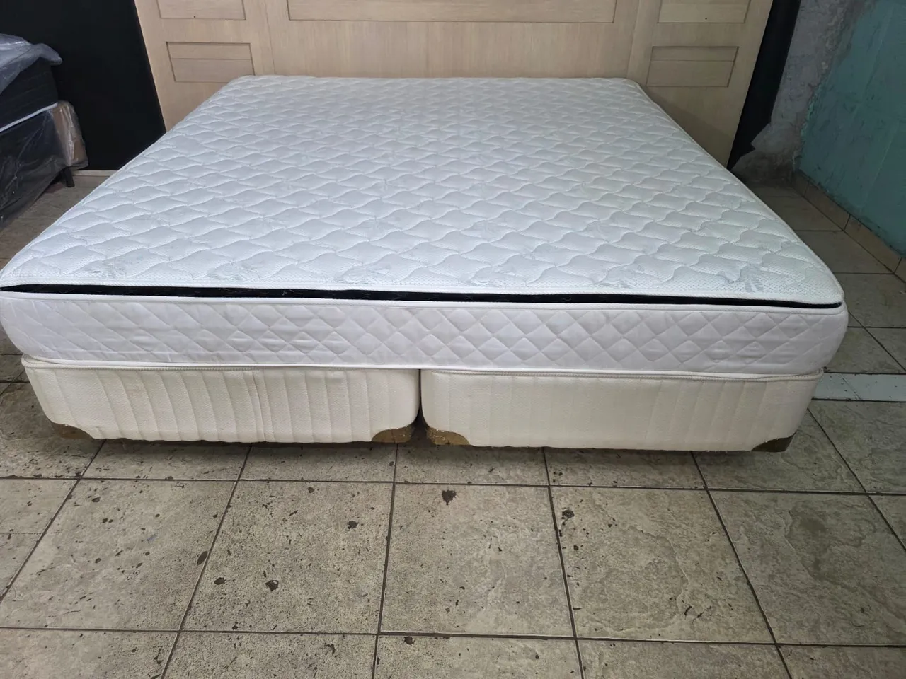Cama box king - Castor