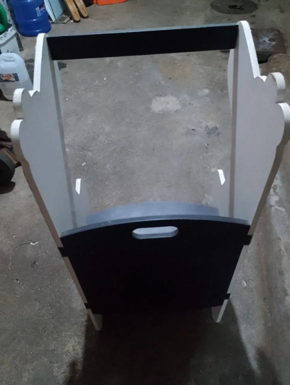 Estante infantil em forma de panda, ideal para organizar livros e brinquedos.  Feita em ma - Foto 2