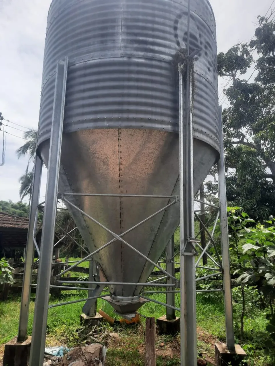 Silo metálico para armazenamento de grãos
