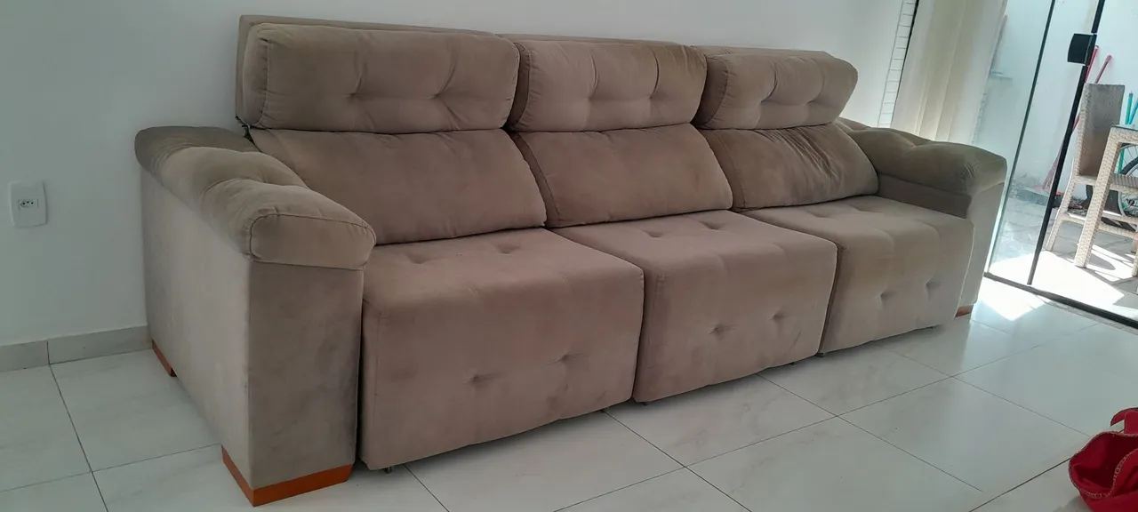 Sofá Retrátil e reclinavel.