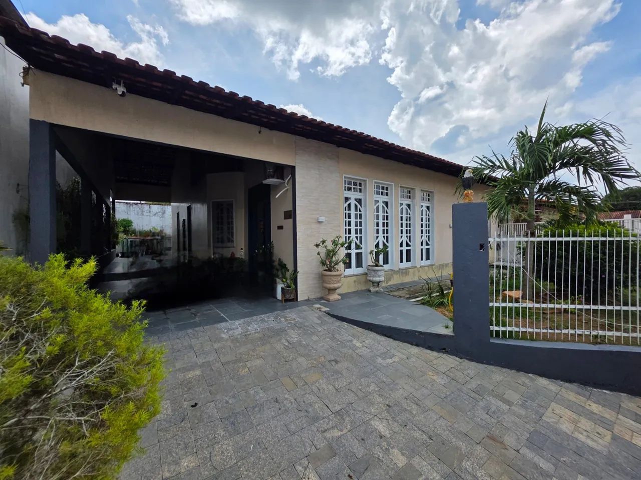 Casa no Bairro Tiradentes com 05 quartos