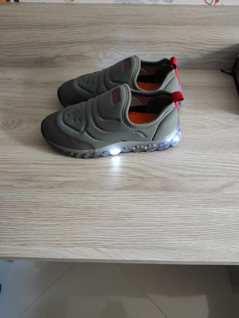 Desapego Tênis Bibi com luz -  Tam 31 - Muito Novo  - Foto 4