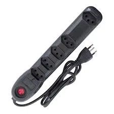 Extensión eléctrica tipo regleta Pratik de 1 m con 5 tomas y fusible — negro