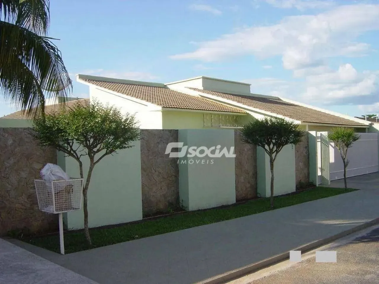 Casa excelente para locações comerciais, com estrutura impecável, amplo espaço e localizaç