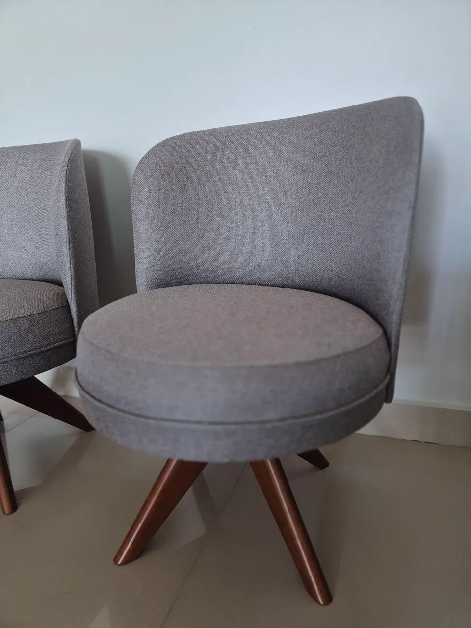 Poltronas giratórias semi novas - Foto 2
