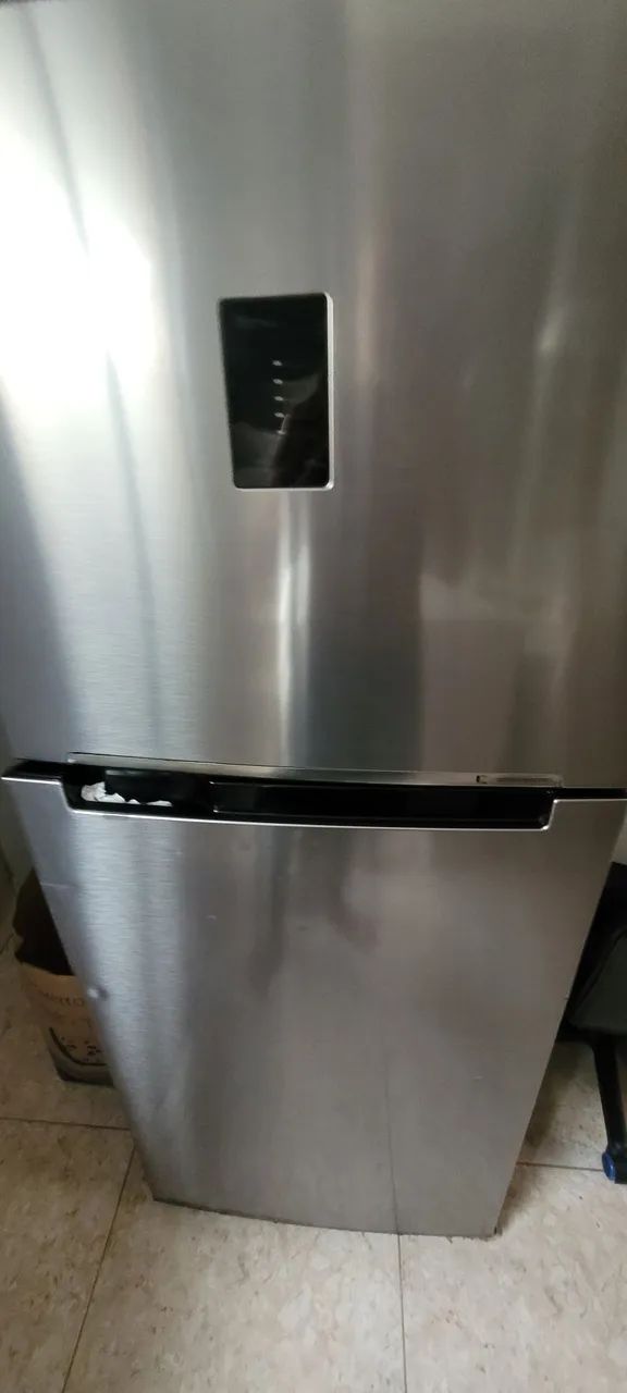 Geladeira Samsung, com defeito. 