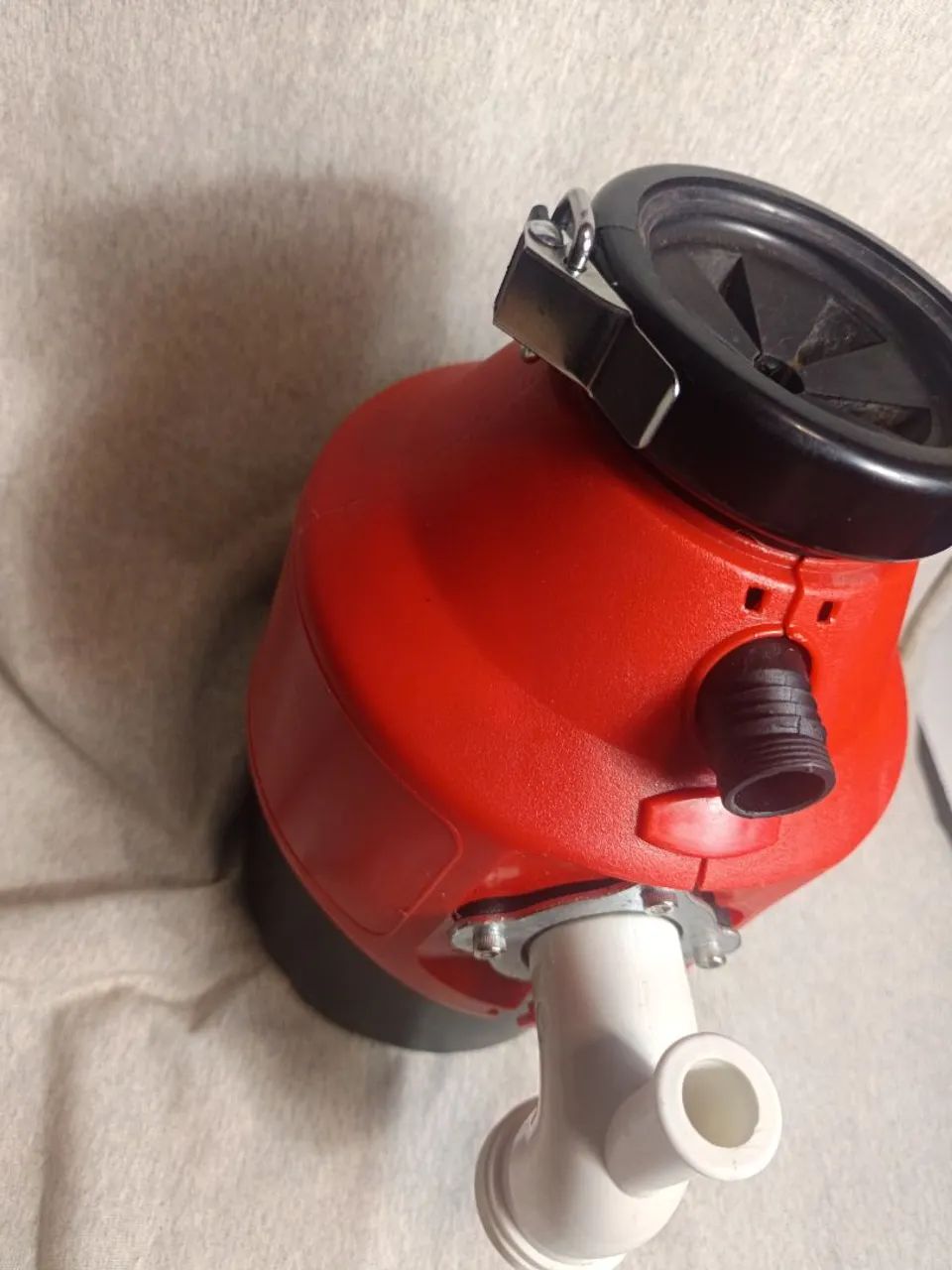 Triturador Franke. O único teste foi ligar na tomada e apertar o botão reset.  Fez som - Foto 3