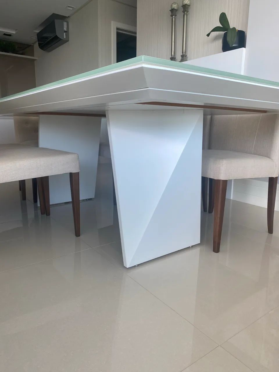 Mesa jantar 8 lugares e 8 cadeiras  - Foto 4