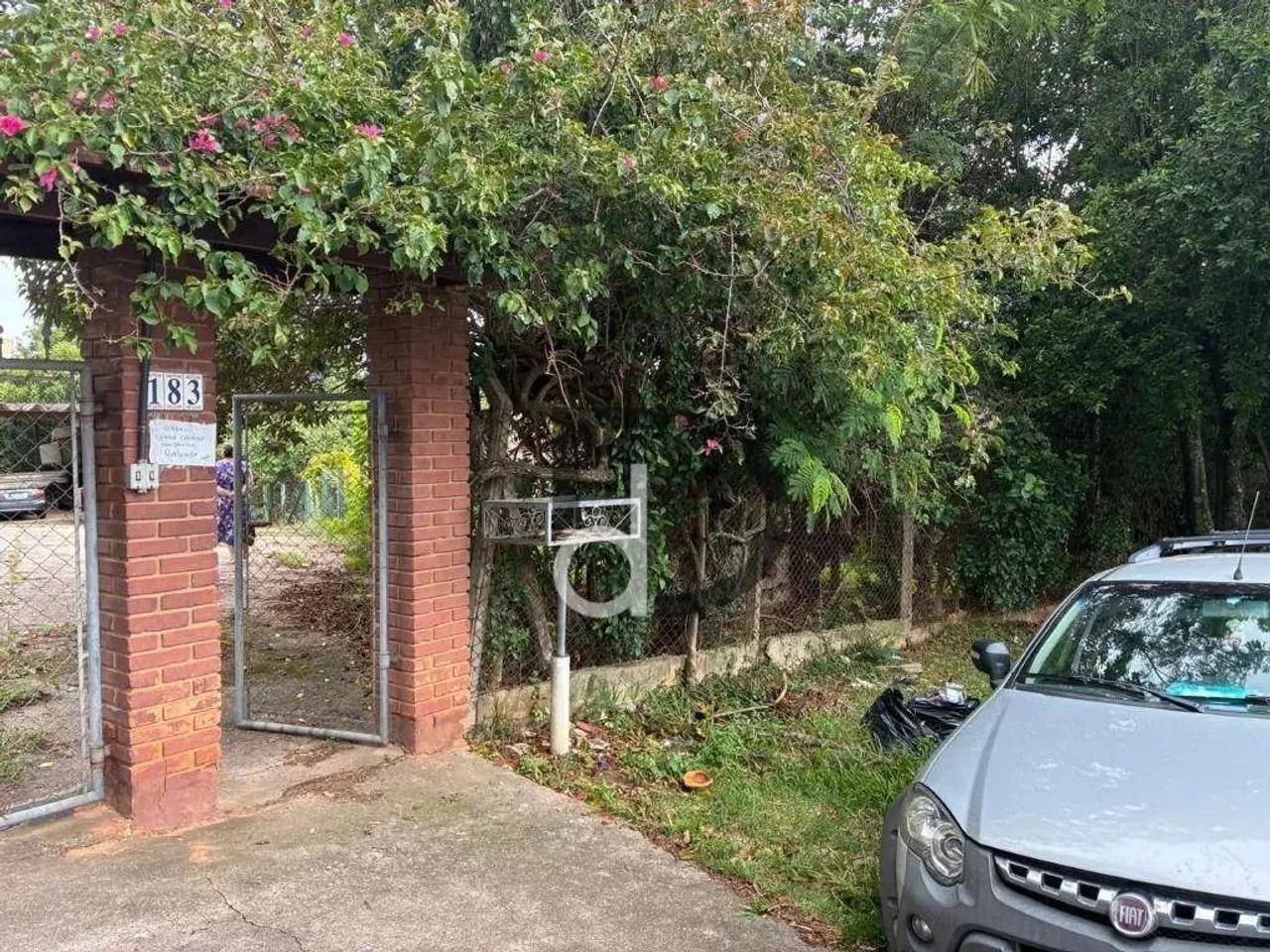 Chácara em ótima localização no Panorama, com 923 m2 de área total.