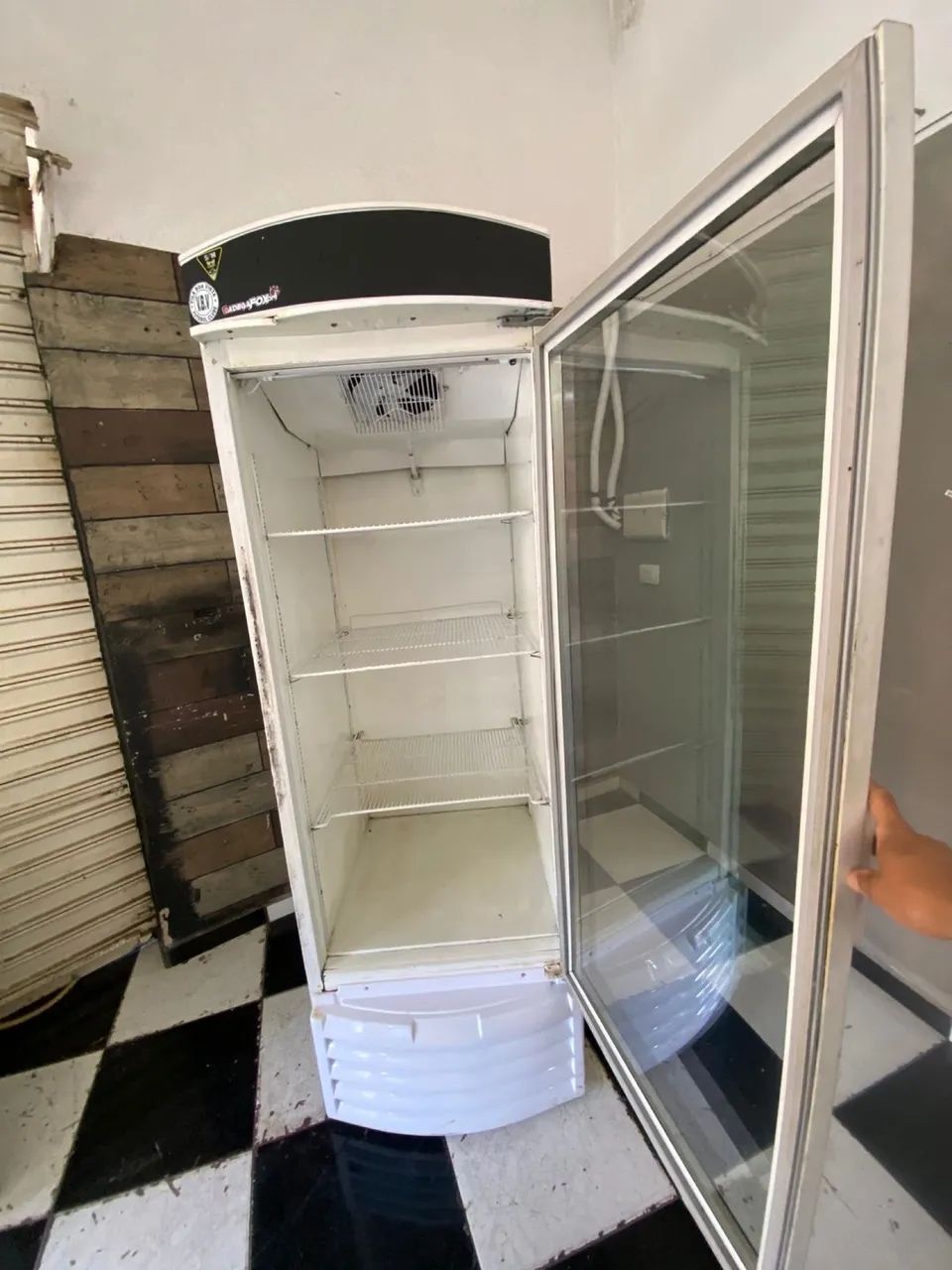 Expositora de bebidas porta de vidro grande entrega grátis  - Foto 5