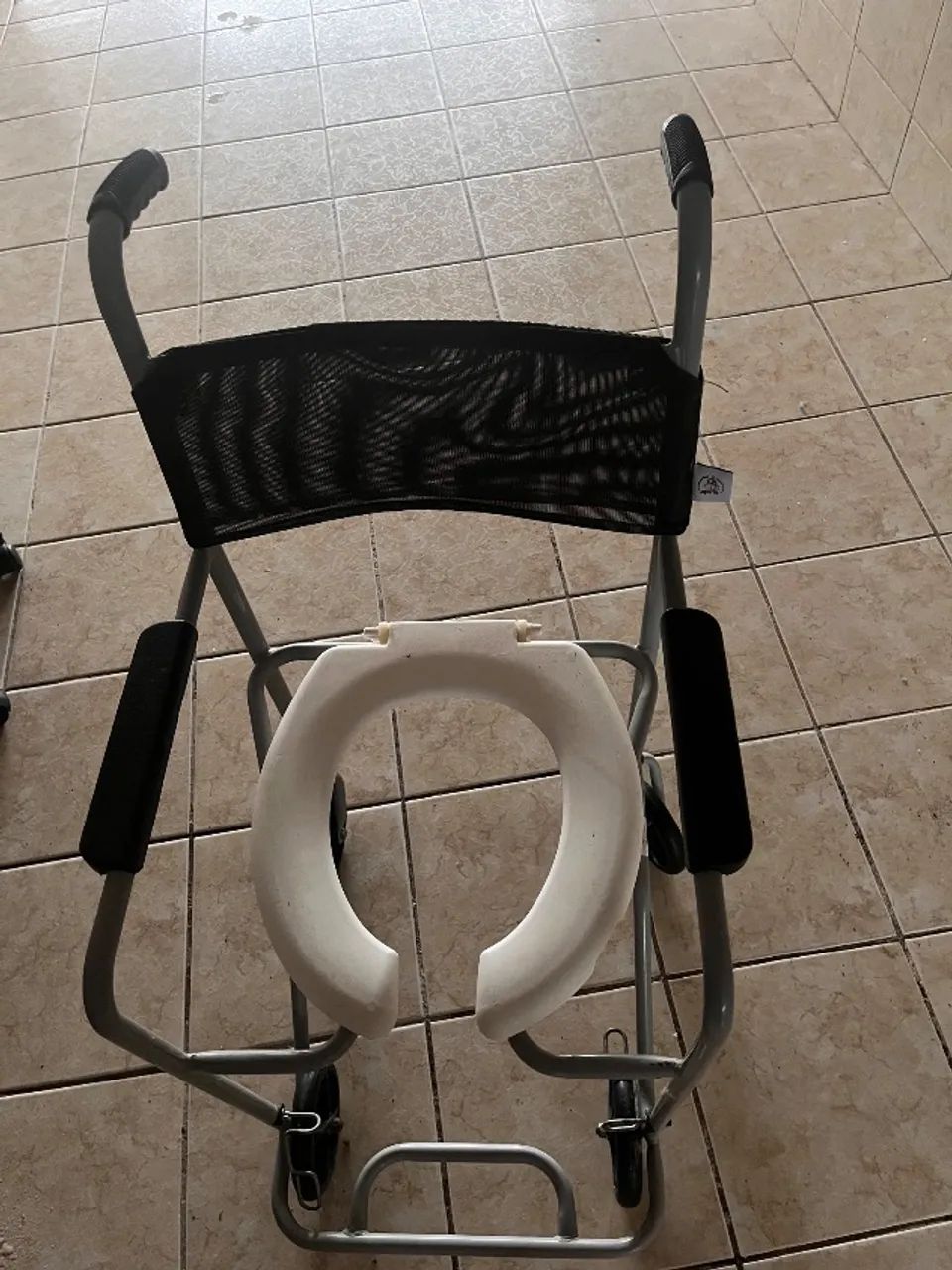 Cadeira de rodas e Cadeira de banho  - Foto 4