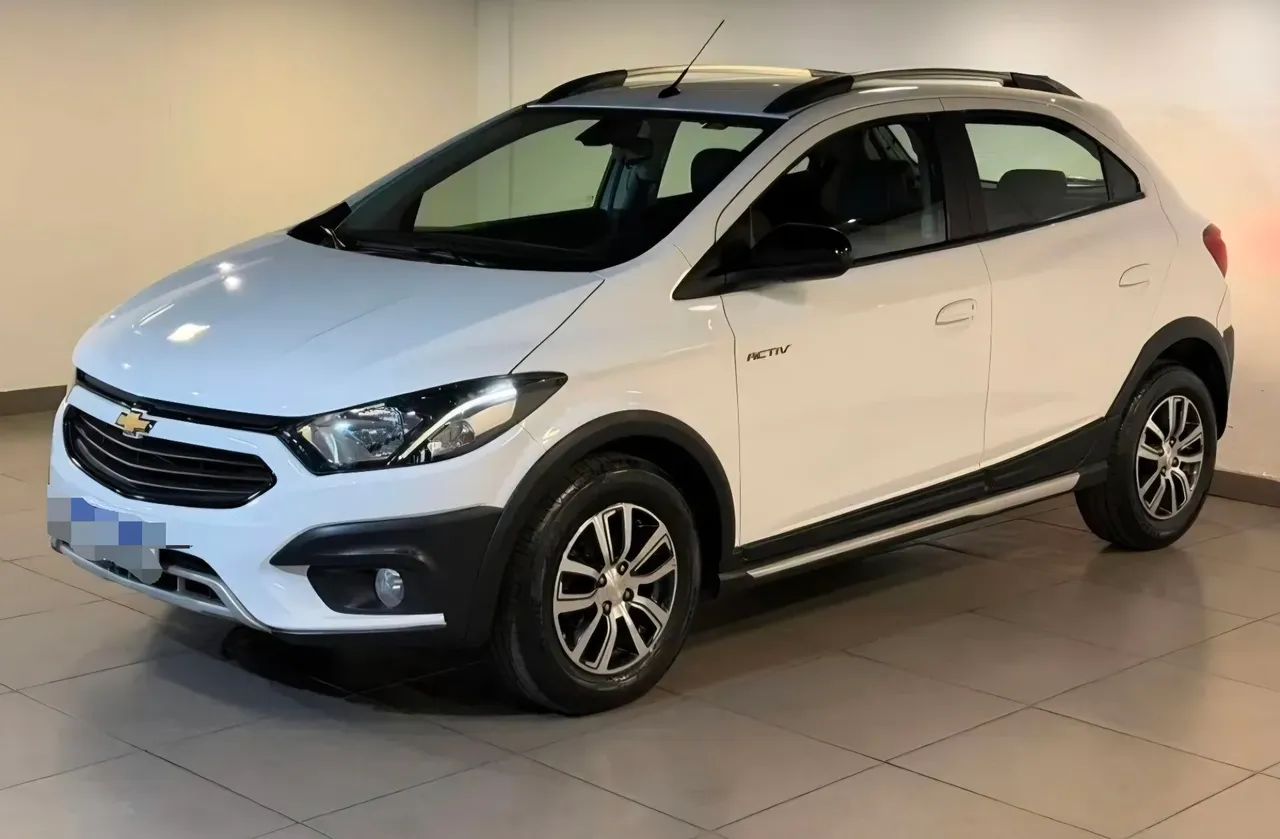 Chevrolet Onix Activ 1.4 8V Flex Mec. 4P 2017 - Foto 2