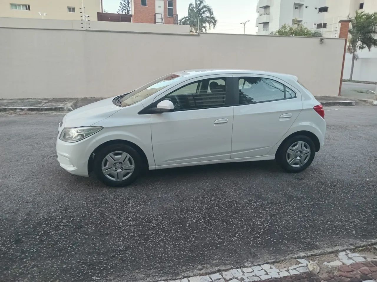 Chevrolet Onix ONIX HATCH Joy 1.0 8V Flex 5p Mec. 2018