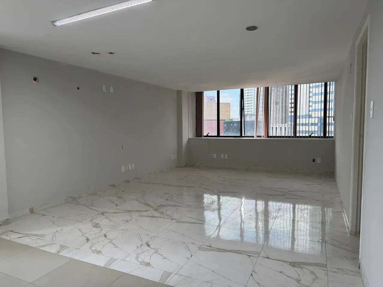 Sala/Conjunto para venda tem 139 metros quadrados em Caminho das Árvores - Salvador - Bahi