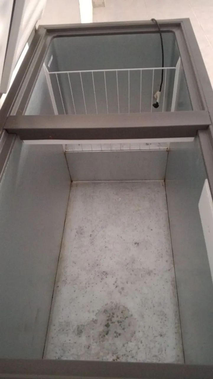 vendo freezer semi nova