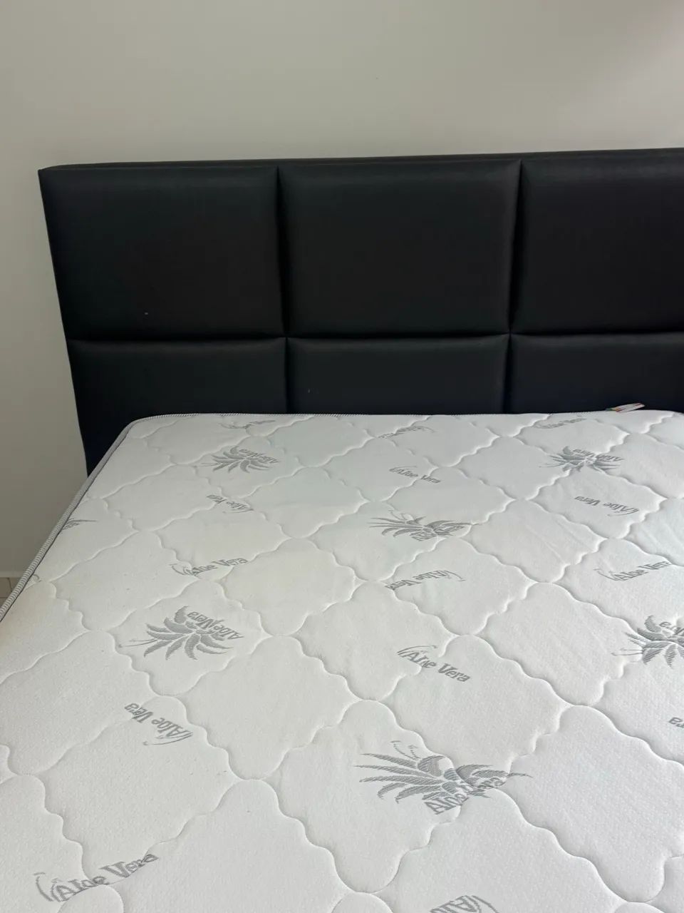 Vendo cama box com cabeceira semi nova - Foto 2