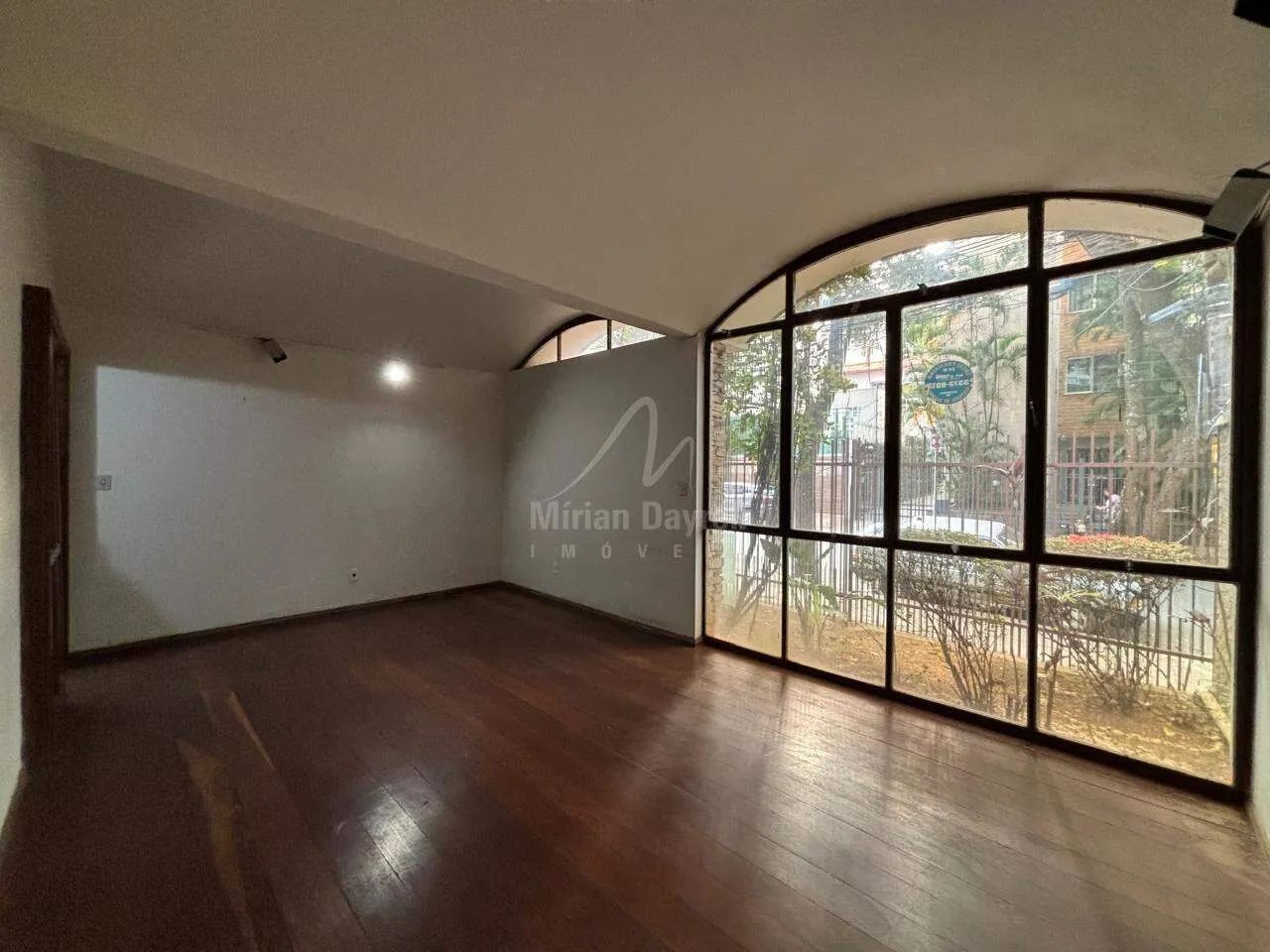 Aluguel Casa Comercial no Sion