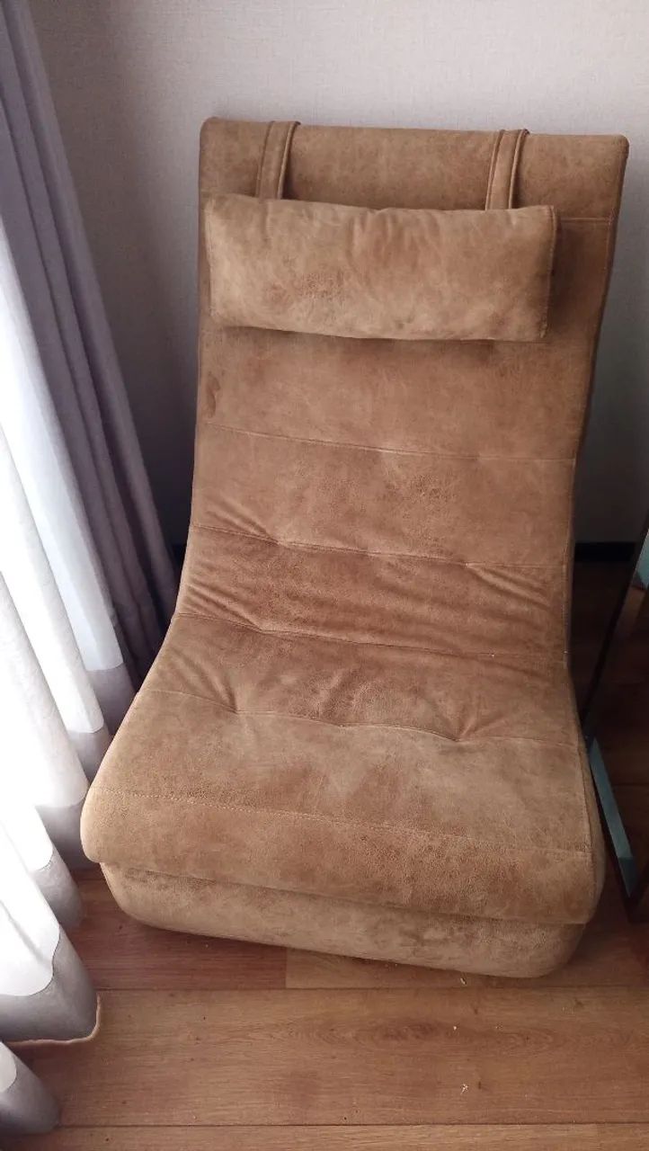 Poltrona com apoio de pés 
