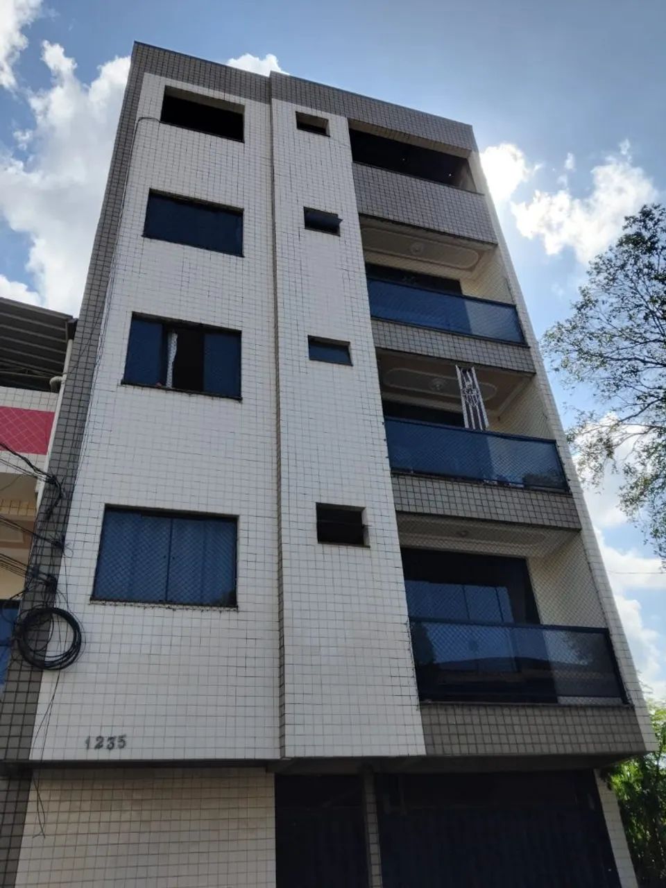 Aluga-se apartamento