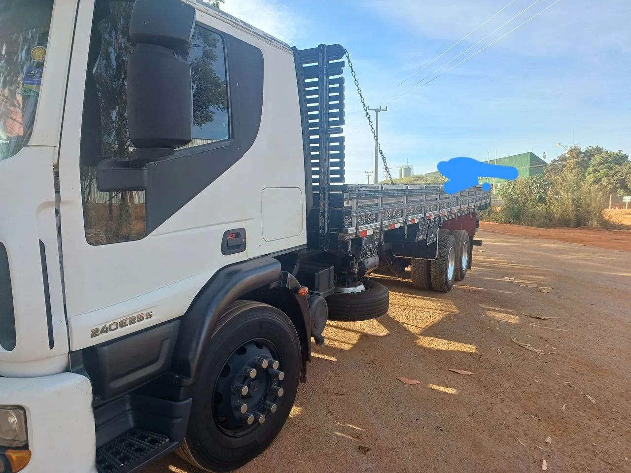Caminhão Iveco Tector 240e25s 