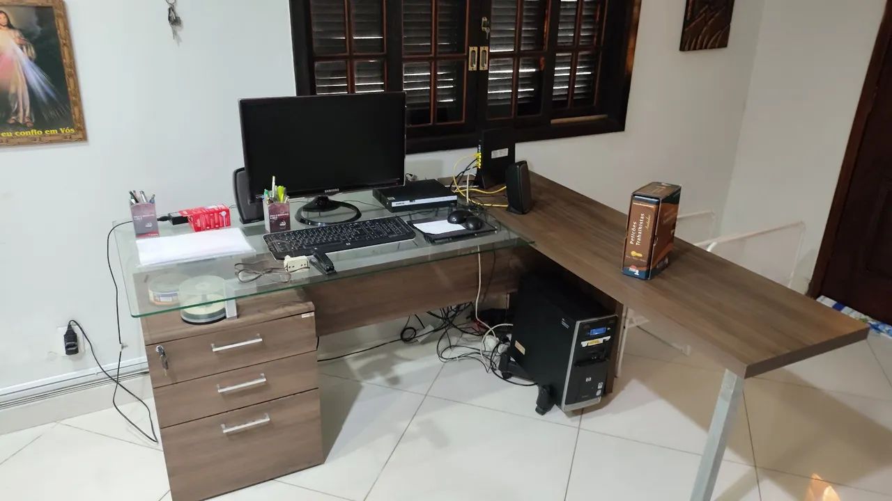 Mesa de escritório em L