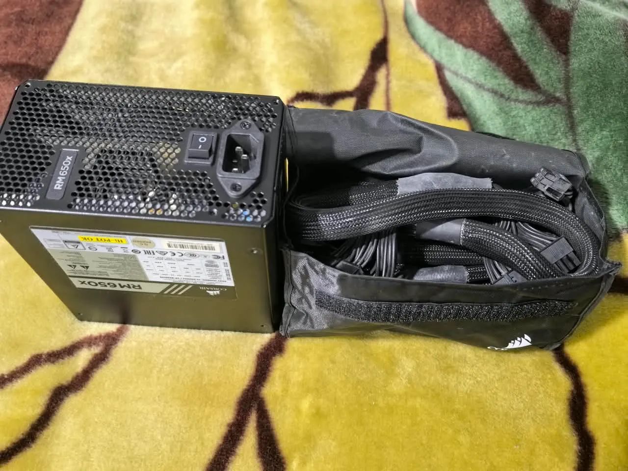 Fonte Corsair 650W 80 Plus Gold Modular RM650x Usada - Foto 2