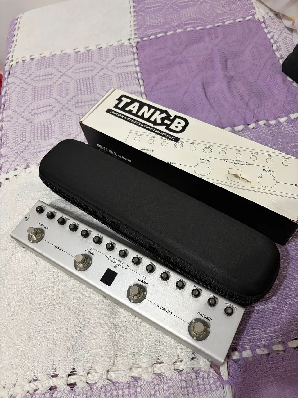 TankB pedaleira na caixa com case