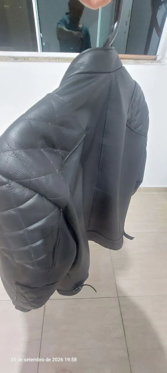 JAQUETA DE COURO SEMI NOVA