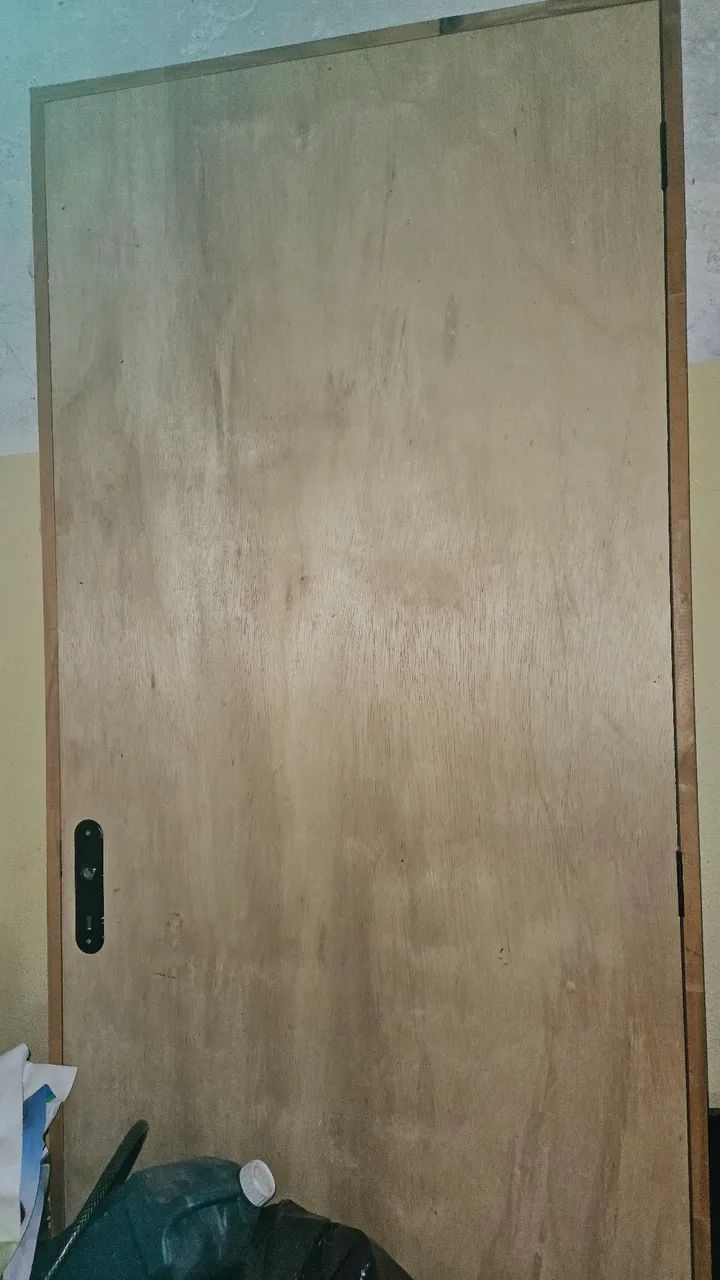 Vendo caixa de pisos e uma porta 
