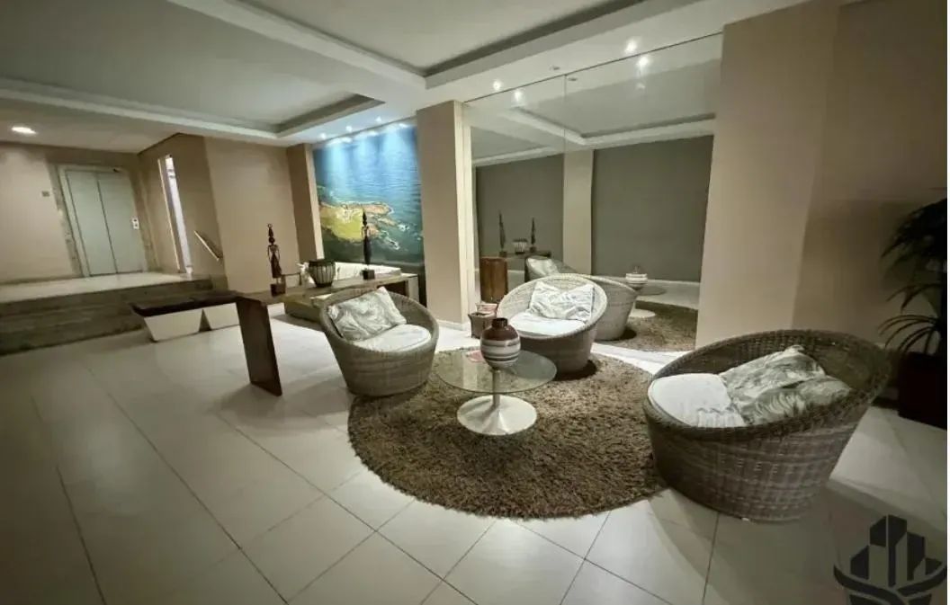 Excelente apartamento com 2/4, sendo uma suíte, nascente, varanda ampla e com fechamento e - Foto 5