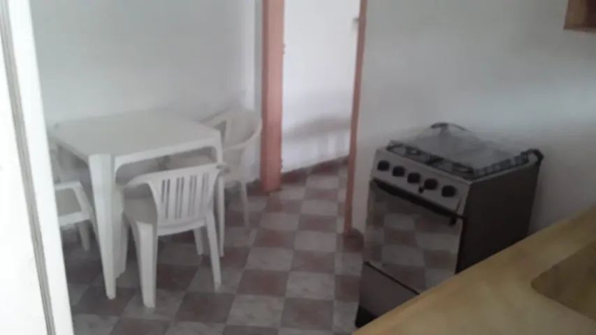 ALUGA EM PERUÍBE -  CASA DE FUNDOS - MOBILIADA - COM CAUÇÃO - Foto 5