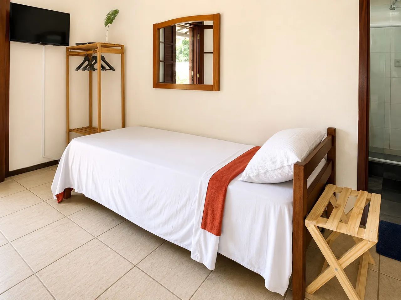 Cama de Solteiro de Madeira Maciça 