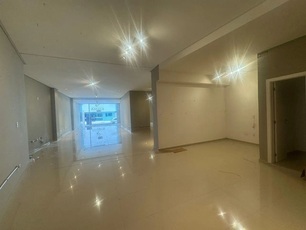 SALA COMERCIAL PRÓXIMO À AVENIDA BRASIL - BALNEÁRIO CAMBORIÚ - Foto 2