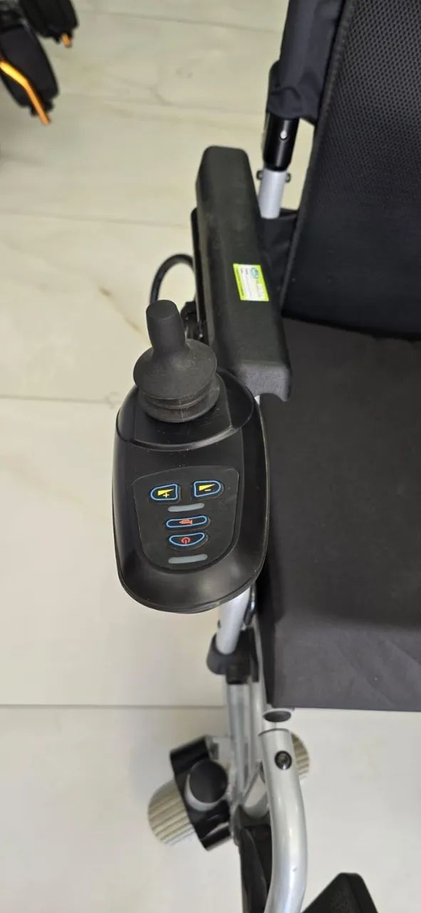 CADEIRA DE RODAS ELÉTRICA  - Foto 4