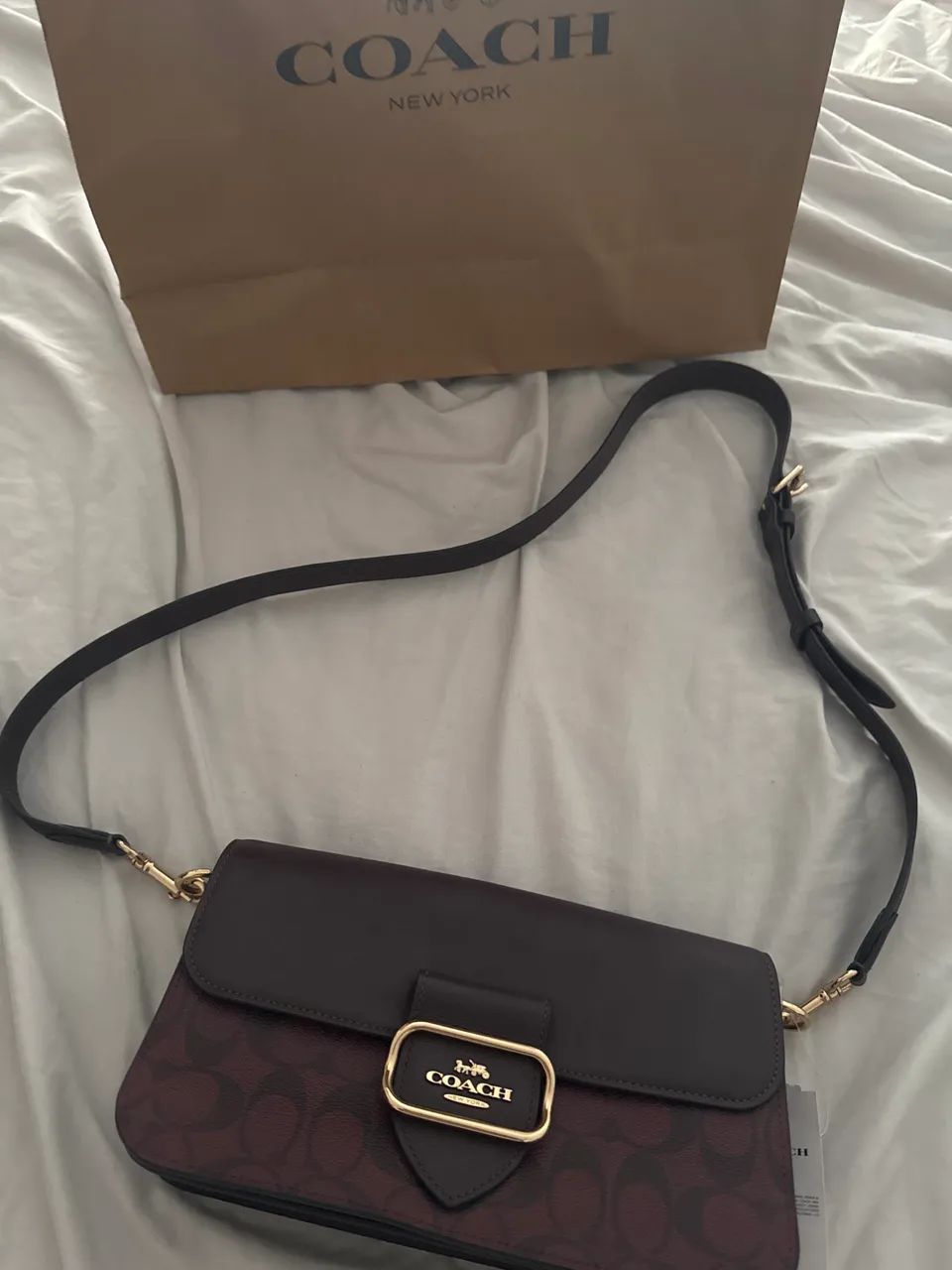 Bolsa Coach com duas alças - Cor da Coleção exclusiva  - Foto 2