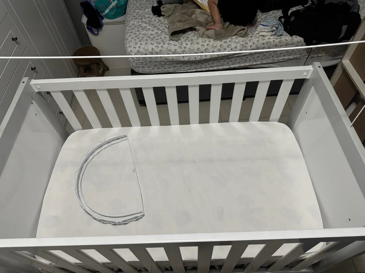 Berço infantil retrô com capitonê mais dossel e saia para berço  - Foto 3