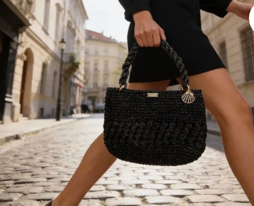 Bolsa artesanal de crochê de luxo exclusiva preta dourada  - Foto 2
